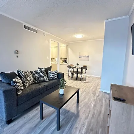 Inviting And Spacious Apartment In Houston Near Kemah Boardwalk And Nasa Space Center-3