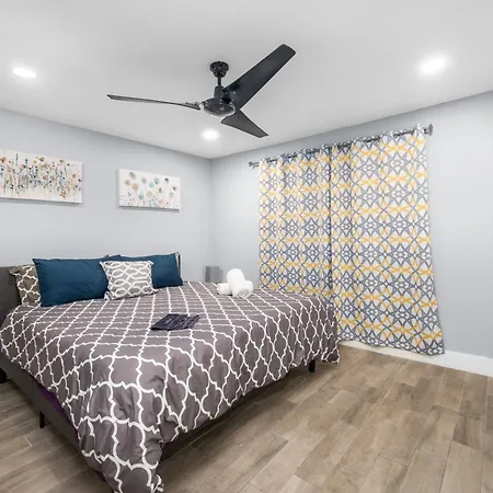 Fully Equipped 1Br With King Bed, Pool & Free Parking-3