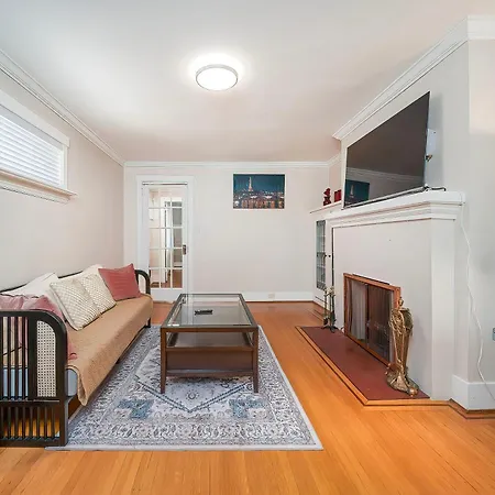 Spacious 3 Bedroom Near Ubc With Free Parking-2
