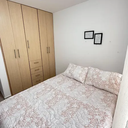 Apartamento Al Frente Del Hospital San Jose Y La Facultad De Medicina-2