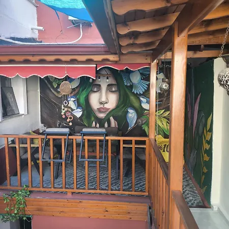 Lavinya Pension-2
