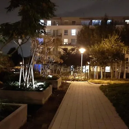 Live Like A Local 5Th Floor Apartment-2