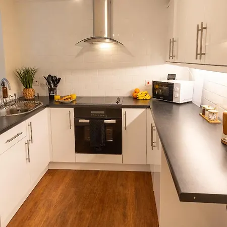 Spacious 2-Bedroom Eastbourne House Great Location-2