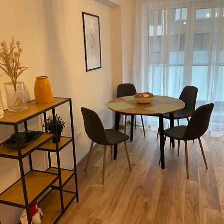 Urban Glow, 2 Bedroom Cosy Apartment - Coresi Mall-3