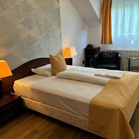 Hotel Gloria Budapest City Center-2