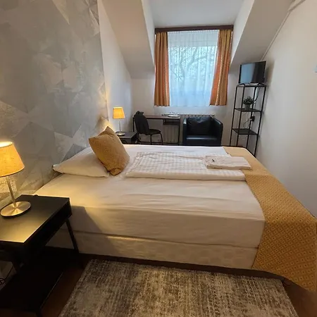 Hotel Gloria Budapest City Center-3