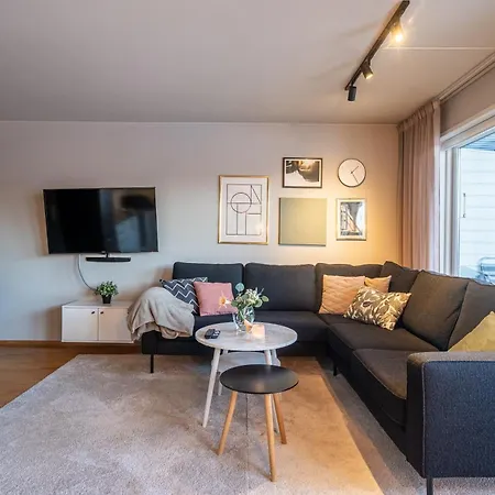 Apartment With Free Indoor Parking-2