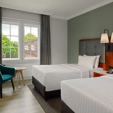 Courtyard By Marriott Hamburg Airport-2