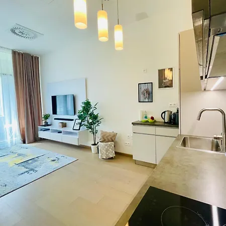 New, Beautiful Apt With Parking In Best Location!-3