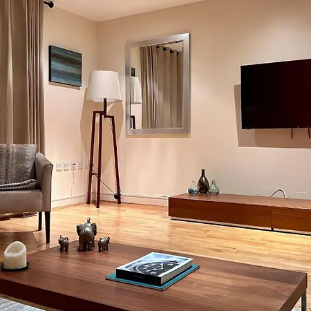 Comfortable & Well-Located 2 Bed Apartment In Chelsea-2