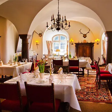 Hotel und Restaurant Burg Schnellenberg-2