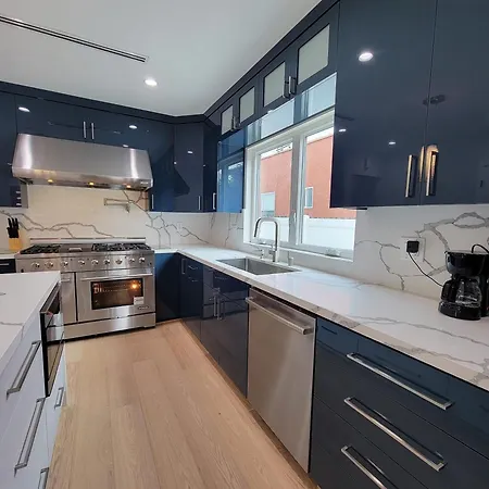Modern Luxury 3 Bedroom Home Next To La Cienega Plaza With Parking, Wifi, Tv, Bbq 10 Minutes To Rodeo Drive-2