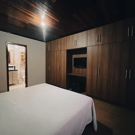 Casa Com Hidromassagem E Lareira-3
