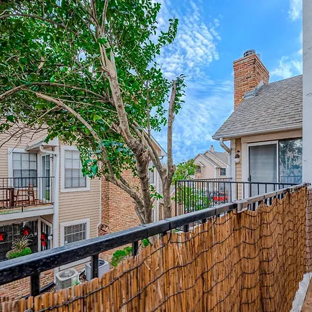 Upscale 1Br Condo In Med Center-2