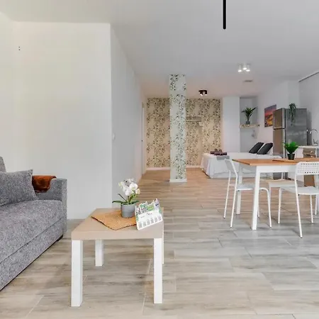 Cozy Studio In Malaga Center- Wifi & Ac-3