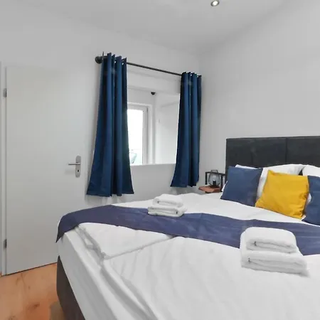 Hochwertiger Ausgestatteter Bungalow Fuer 8 Personen, 3 Schlafzimmer, 2 Parkplaetze, Wlan-2