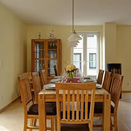 Bernsteinhus-2