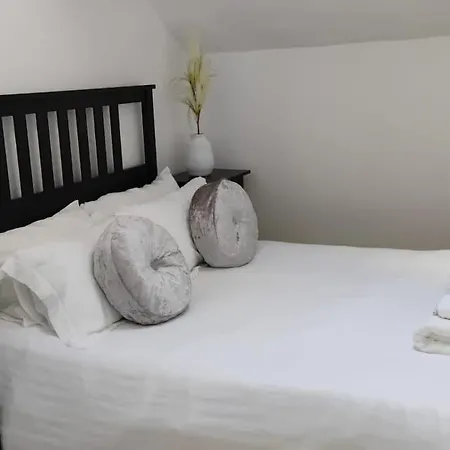 Beautiful Six Bedroom Townhouse Citybreak Close To City Centre-3