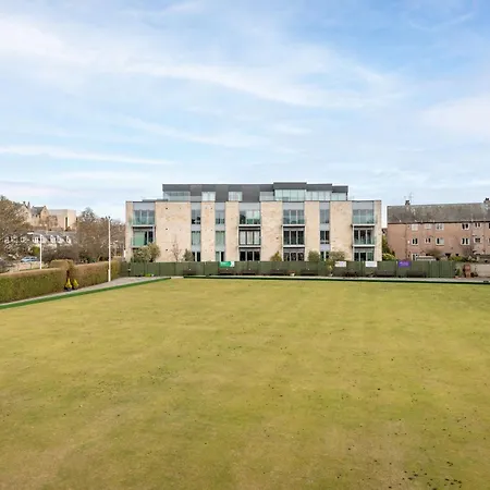 Square Green - No 13 Balcony-2