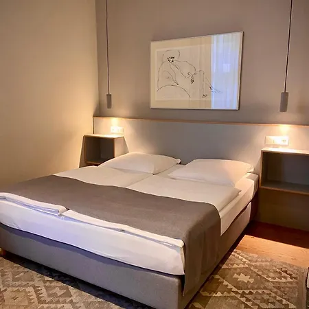 Hotel 38-3