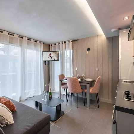 Appartement Cosy A Courchevel Avec Chambre Spacieuse Et Parking - Fr-1-563-44-3