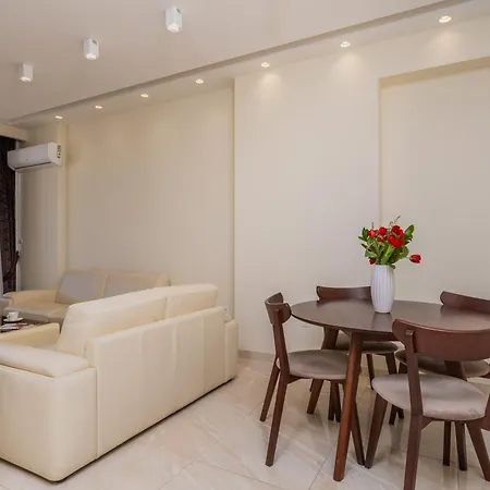 Deluxe Apartments Shine-3