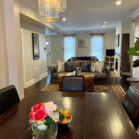 3 Bedroom Spacious Home In Ideal Location W Free Parking Back Yard Pets Welcome-2
