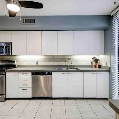 Spacious And Beautiful Home In The Heart Of Houston-2