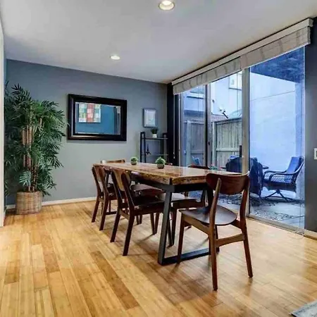 Spacious And Beautiful Home In The Heart Of Houston-3