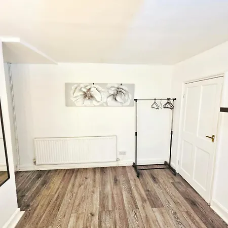 Specious Liverpool Central Apartment-2