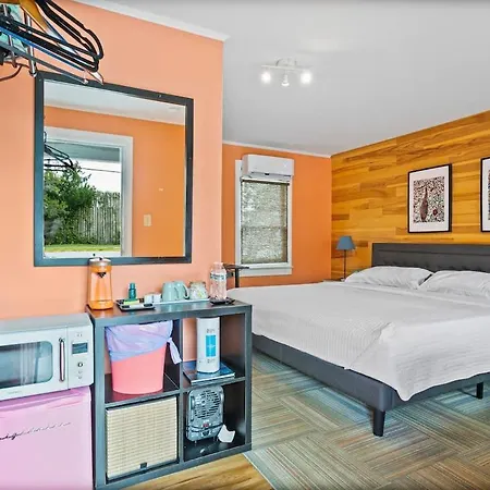 Cozy & Contemporary Space In Central St Augustine-3