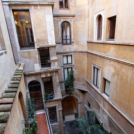 Roma Centro Storico - Palazzo Avila '500-2