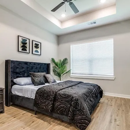 Elegant Stylish Home In Gated Neighborhood!-2