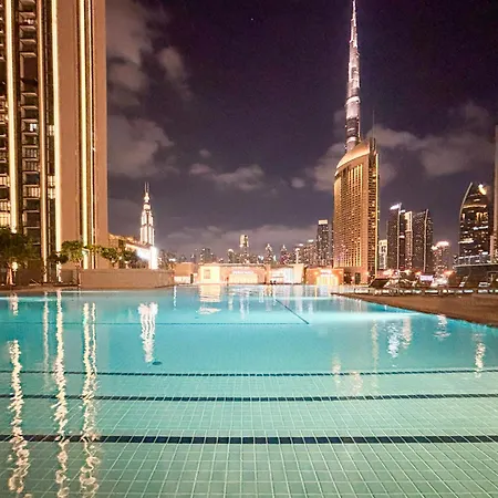Elite 4 Bedroom Luxury Apartment, Burj Khalifa View, Opposite Dubai Mall, Infinity Swimming Pool-2