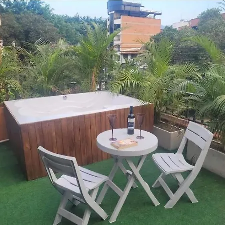 Amplio Apto Con Jacuzzy Terraza 2B 4Hab Laureles-2