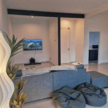 Sks Pavilion Ultimate Skyline W Bathtub 3 Bedroom 6 Pax-2