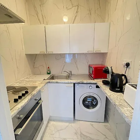 Lovely 2 Bed Flat 2 Floor Miles-2