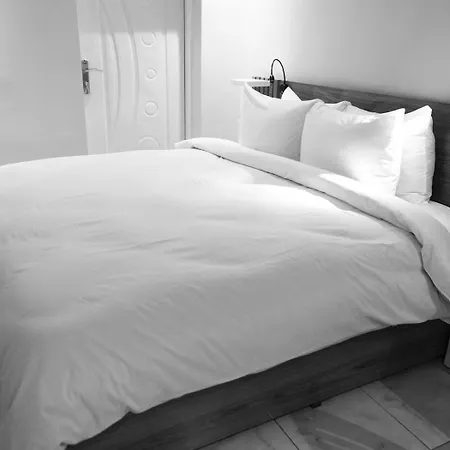 Lux Inn App-2