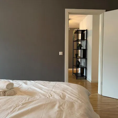 2BR, Danube, Central, U6&S-Bahn - Axara Housing BRN 33-3