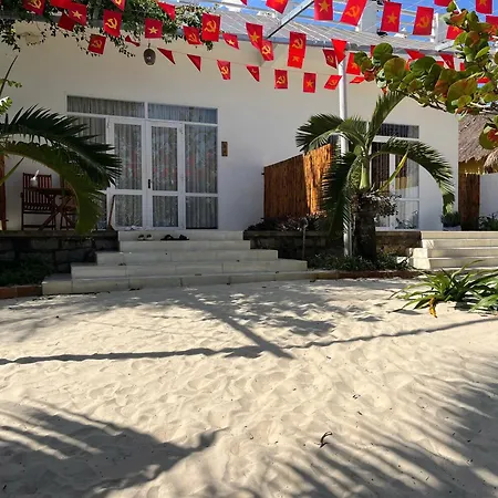 Robinson Beach Bungalow-2