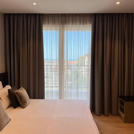 Coastline Luxury Apart Hotel-3