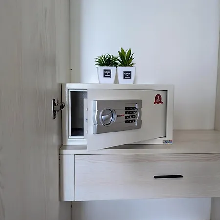 Claudio Homestay - 11Th Floor - City Views - 55 Uhd Tv-2