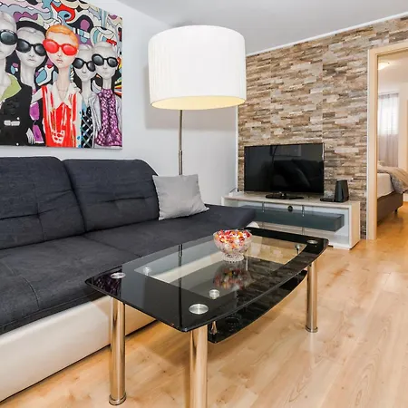 Relaxing 2Bd Apartment, Ground Floor - Walk To Old Town-2