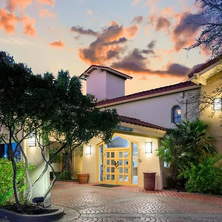 Coratel Inn & Suites By Jasper Wonderland-3