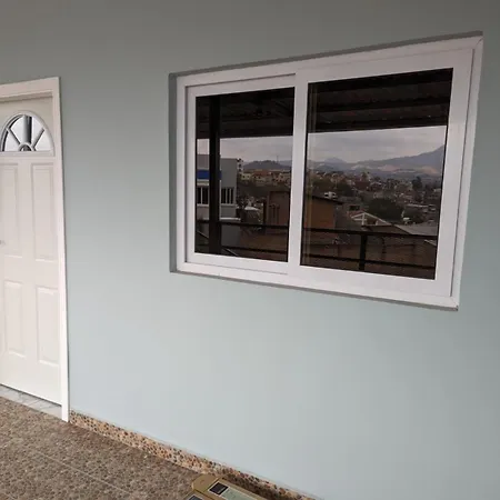 10 Minutos De La Embajada Americana Apartamento De Dos Cuartos-3