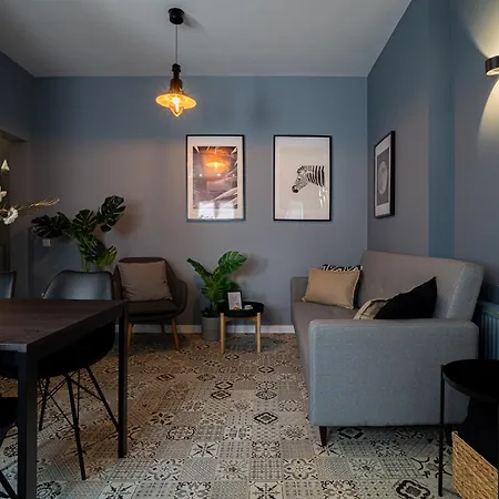 Chic Black & White 2Br Retreat On Dambovitei-3