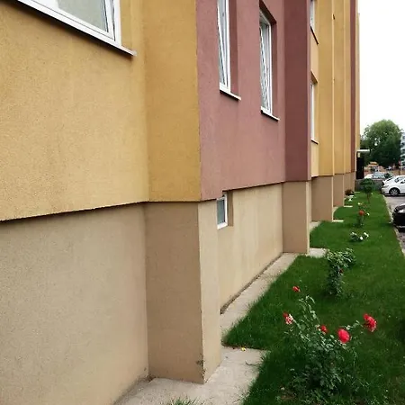 Apartment With Private Entrance-2
