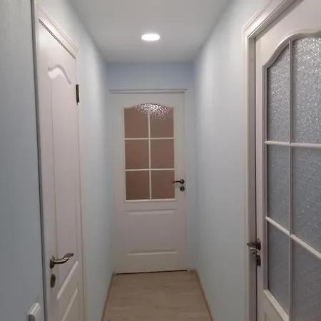 Apartment With Private Entrance-3