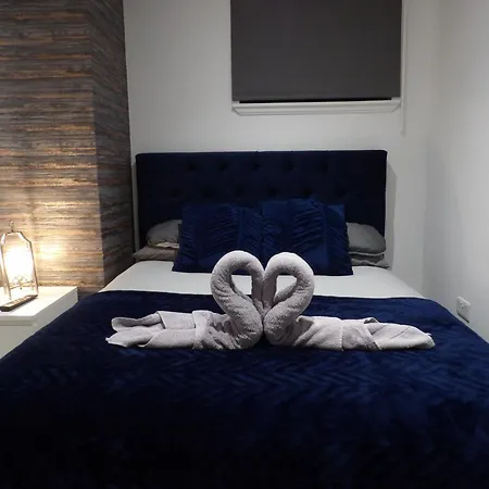 Montgomery Lovely 3 Bedroom Apartment With Private Garden In Edinburgh City Centre-3