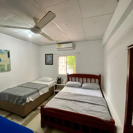 Amplia Habitacion Privada Cerca Del Aeropuerto-3